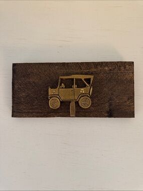 Wooden Wall Mount Key Holder Featuring Metal Antique Car